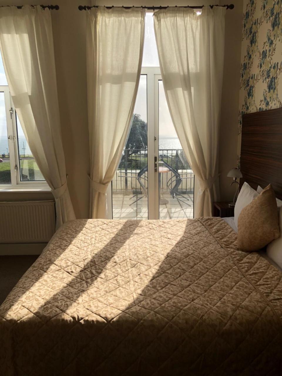 The Ocean View Hotel Борнмът Екстериор снимка